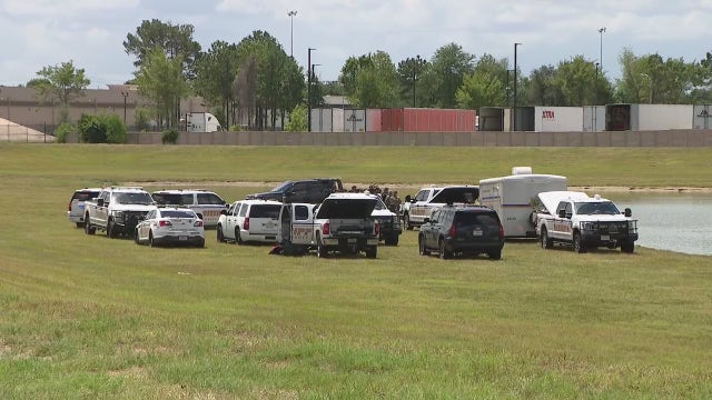 Stolen SUV submerged in north Harris County pond, deputies say