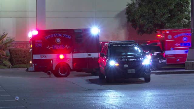 Man attacked with shovel at restaurant in north Houston, police say