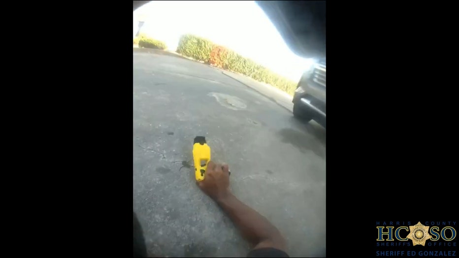 HCSO Body Worn Camera - Roderick Brooks - Taser in Brooks hand