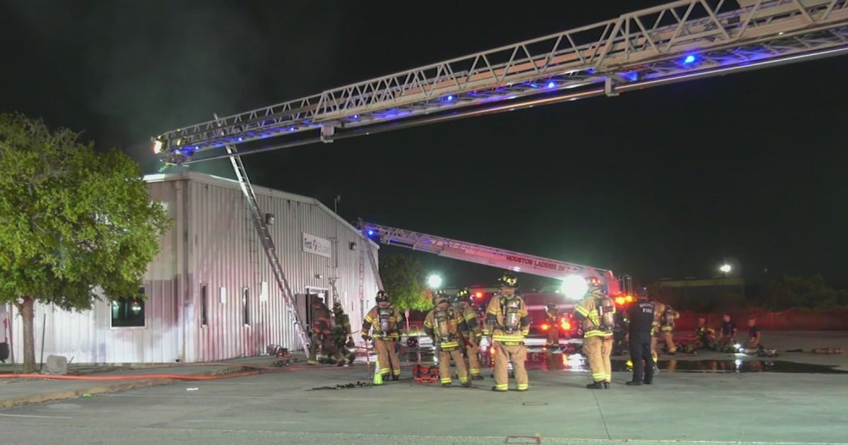 Houston firefighter injured in warehouse fire after falling thru roof ...