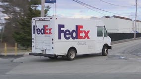 Houston police officer shoots at suspect attempting to rob FedEx delivery vehicle