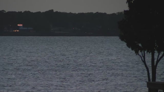 Plane fighting wildfires crashes in Lake Livingston