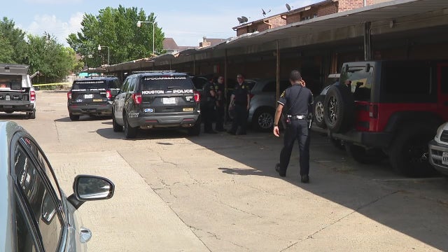 Teen found shot to death on sidewalk in southwest Houston