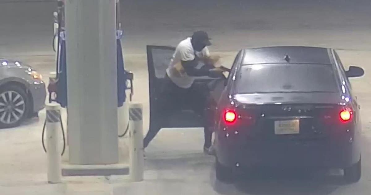 Brazen robbery caught on camera outside SE Houston convenience store ...