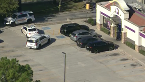 Victim shot 4 times outside Taco Bell restaurant in NW Harris Co.