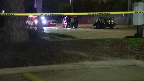 Head-on crash kills 1 in NW Houston, police investigating