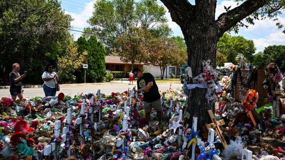 LIST: Houston-area schools supporting Uvalde by having students wear maroon, white on Tuesday