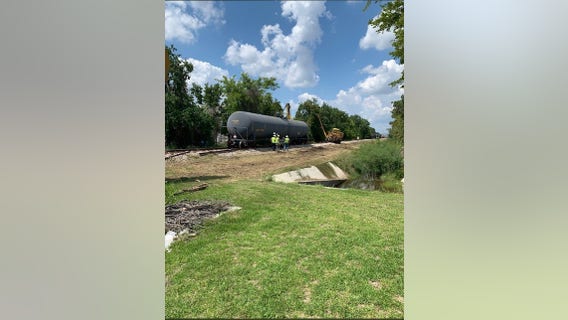 Train derailment reported in Sugar Land, nearby roadway closed through Friday
