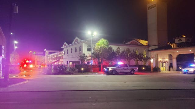 1 dead after hotel set on fire in northwest Harris County, officials say