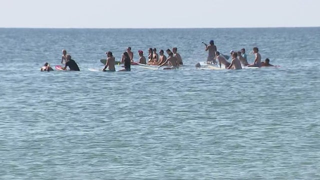 Galveston community remembers teen car crash victim through paddle out memorial