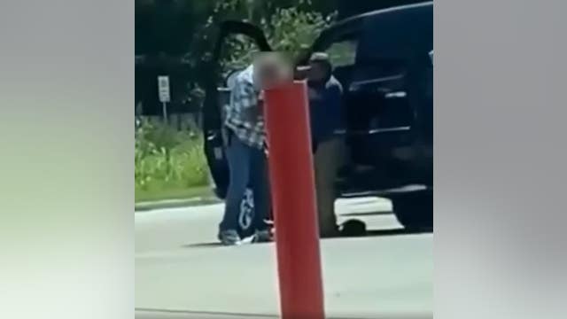 Video: Man comes to woman’s aid during robbery in Houston; suspect sought