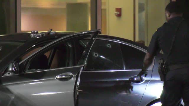 2 men show up at Houston hospital with gunshot wounds