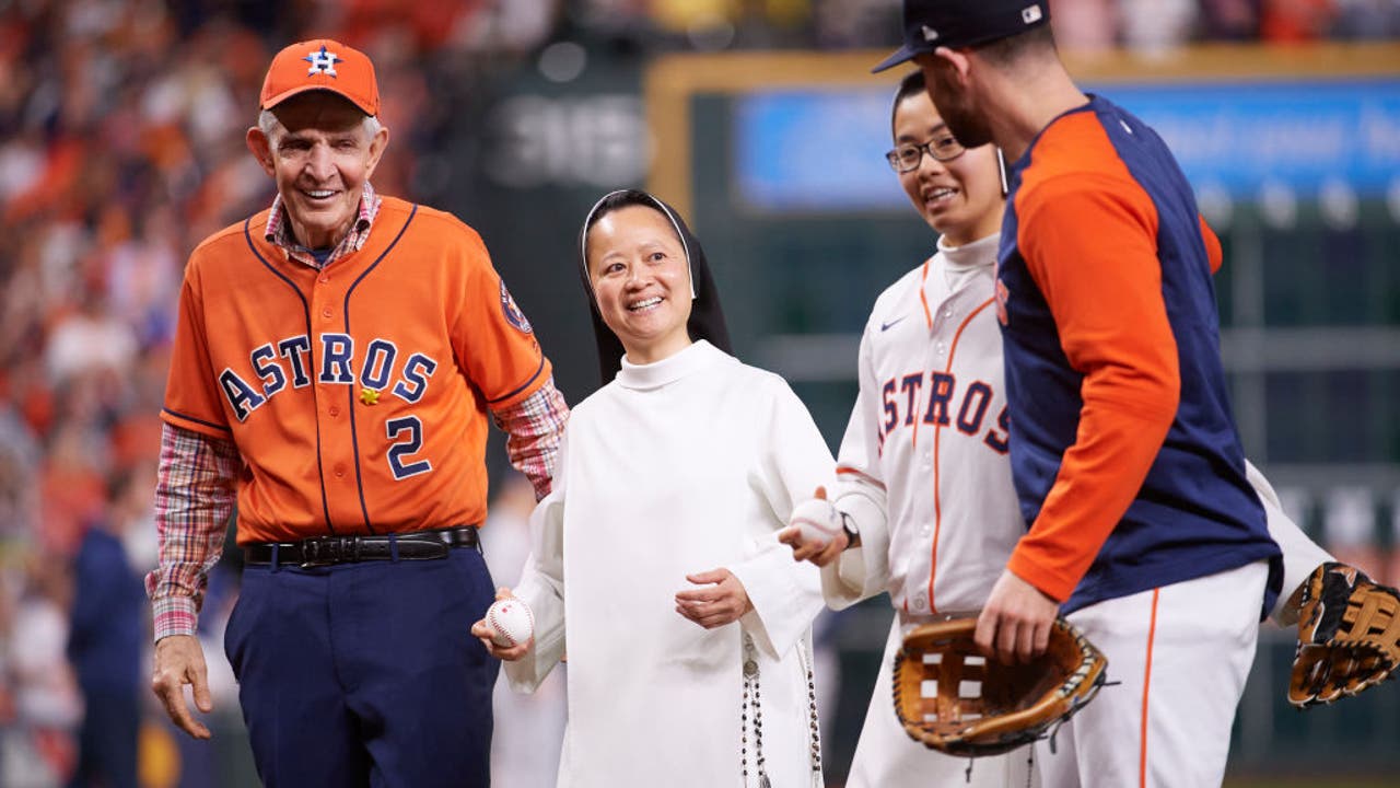 Houston Astros on X: Thanks to Orbit, shoppers at HEB had their groceries paid for! #AstrosCaravan Uvalde / X