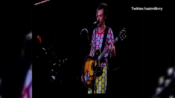 Harry Styles shows support for Beto O'Rourke with governor candidate in the crowd