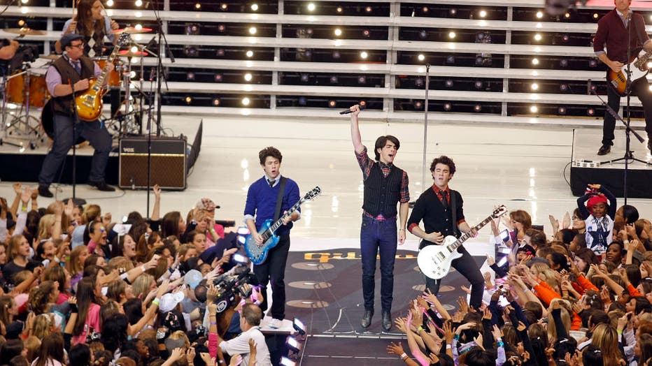 NFL: NOV 27 Seahawks at Cowboys - Halftime Show - Jonas Brothers