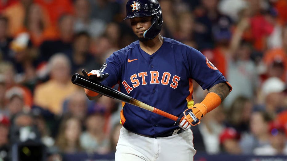 Astros' Maldonado forced to change bats from outdated model during