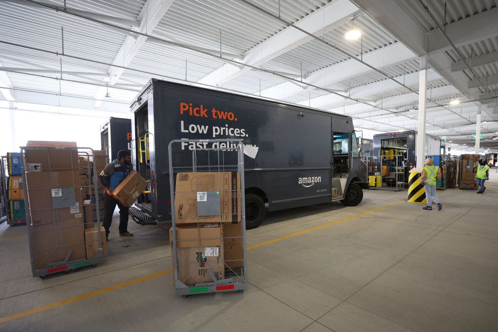 Cyber Monday purchases impacted by inflation, delaying shipments