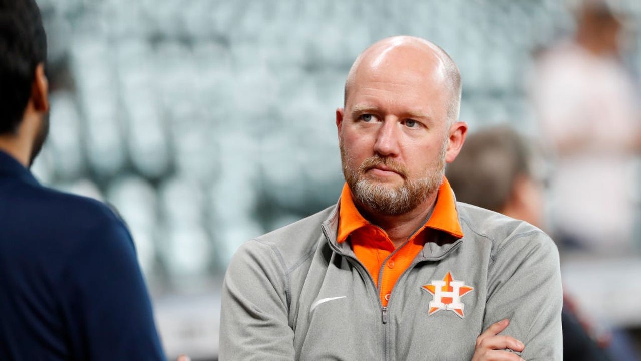 Rejected by Acta, Astros hire Mills to be new manager