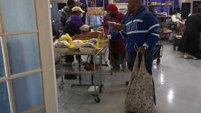 Black fraternity gives back to Houston community for Thanksgiving