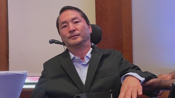 Houston spine surgeon with quadriplegia spreads hope after moving his arms