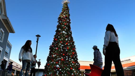 5 ways you can save money this holiday shopping season