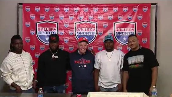 Customers wait hours in line to get money back from Mattress Mack after Astros World Series win