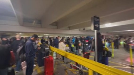 Houston Bush airport already seeing holiday travel rush, travelers sit in traffic