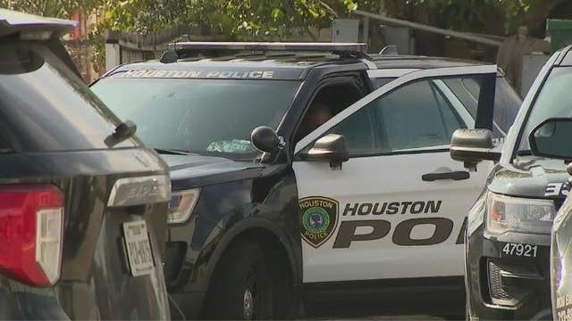 Human smuggling reported in west Houston, nine people detained police say