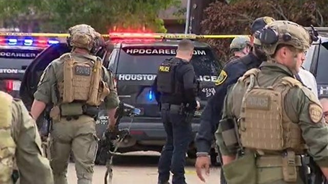 8 hour long barricade in SW Houston ends with man in custody, 1 man dead, SWAT says