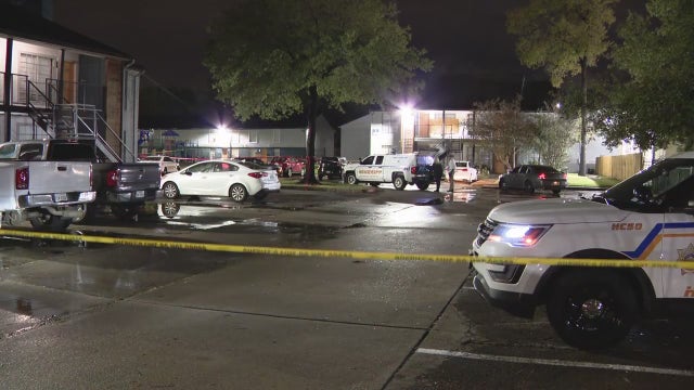 Thanksgiving night shooting: Woman, man dead in Uvalde Road shooting