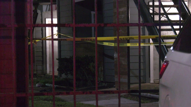 2 Houston teens shot to death in apartment complex courtyard