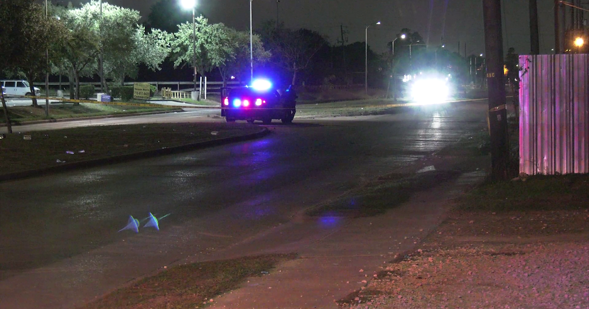 Woman shot while walking down sidewalk on Homestead Rd in Houston | FOX ...