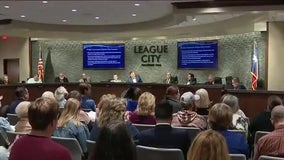 League City Council votes to restrict minor access to certain books, some residents call it discrimination