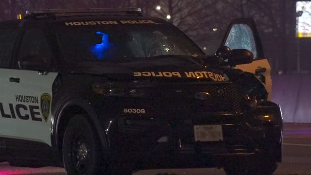 Houston PD officer hits, kills pedestrian with cruiser on East Fwy