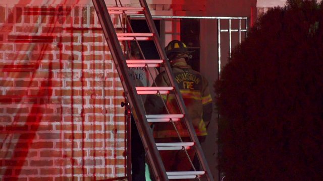 Houston house fire on Plumbrook Drive leaves 4 in hospital