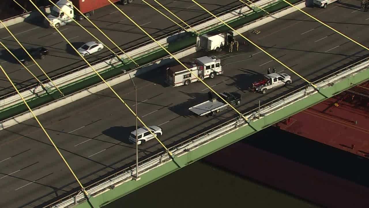 Fred Hartman Bridge vehicle fire 1 taken to hospital by Life Flight FOX 26 Houston