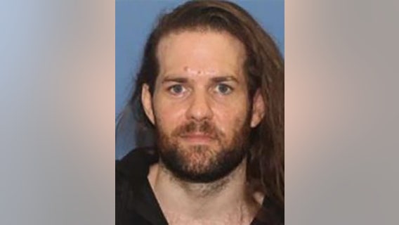 Police warn that Oregon torture suspect Benjamin Obadiah Foster is using dating apps