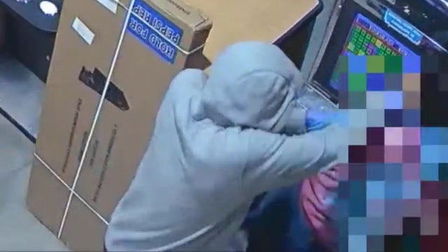 Robber seen attacking clerk at Telephone Rd. convenience store