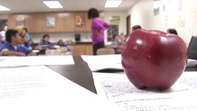 Texas teachers seek pay hikes from state budget surplus