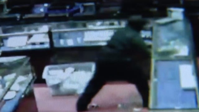 Houston Jewelry store broken into, owner says thief actually got "nothing"