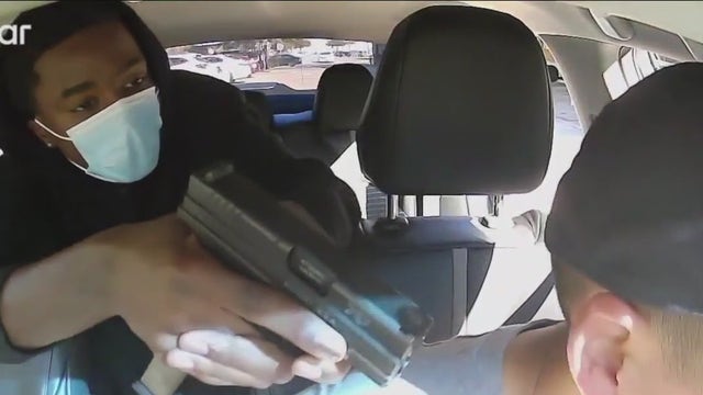 Uber driver fights back against robbery suspects pointing gun at his head: Video