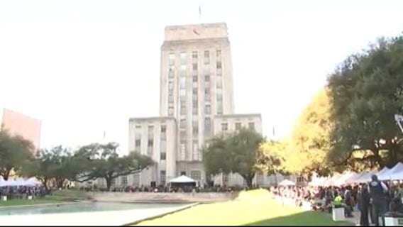 Houston Livestock Show & Rodeo: Rodeo Roundup on Friday to go full Texan