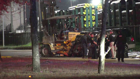 2 killed in suspected DWI crash in Southwest Houston, driver to be charged with intoxication manslaughter