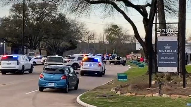 16-year-old shot, killed outside apartments in north Houston