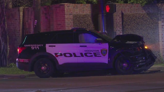 Houston police officer sustains minor injuries in crash while chasing stolen vehicle: HPD