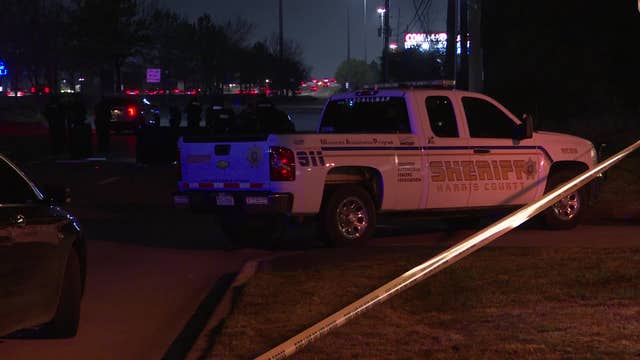 Father hit, killed in Harris County while crossing North Freeway feeder road, authorities say