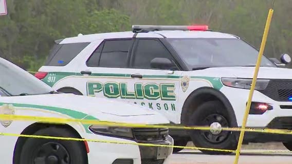 Lake Jackson police: Man shot to death after charging at officers with knife after chase