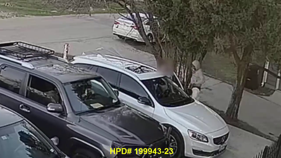 Mother's purse snatched in Houston daycare parking lot, authorities looking for suspect