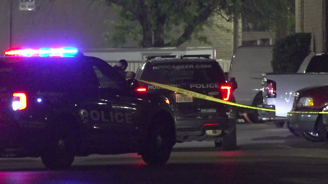3 stabbed at Houston apartment complex on Plum Creek Drive
