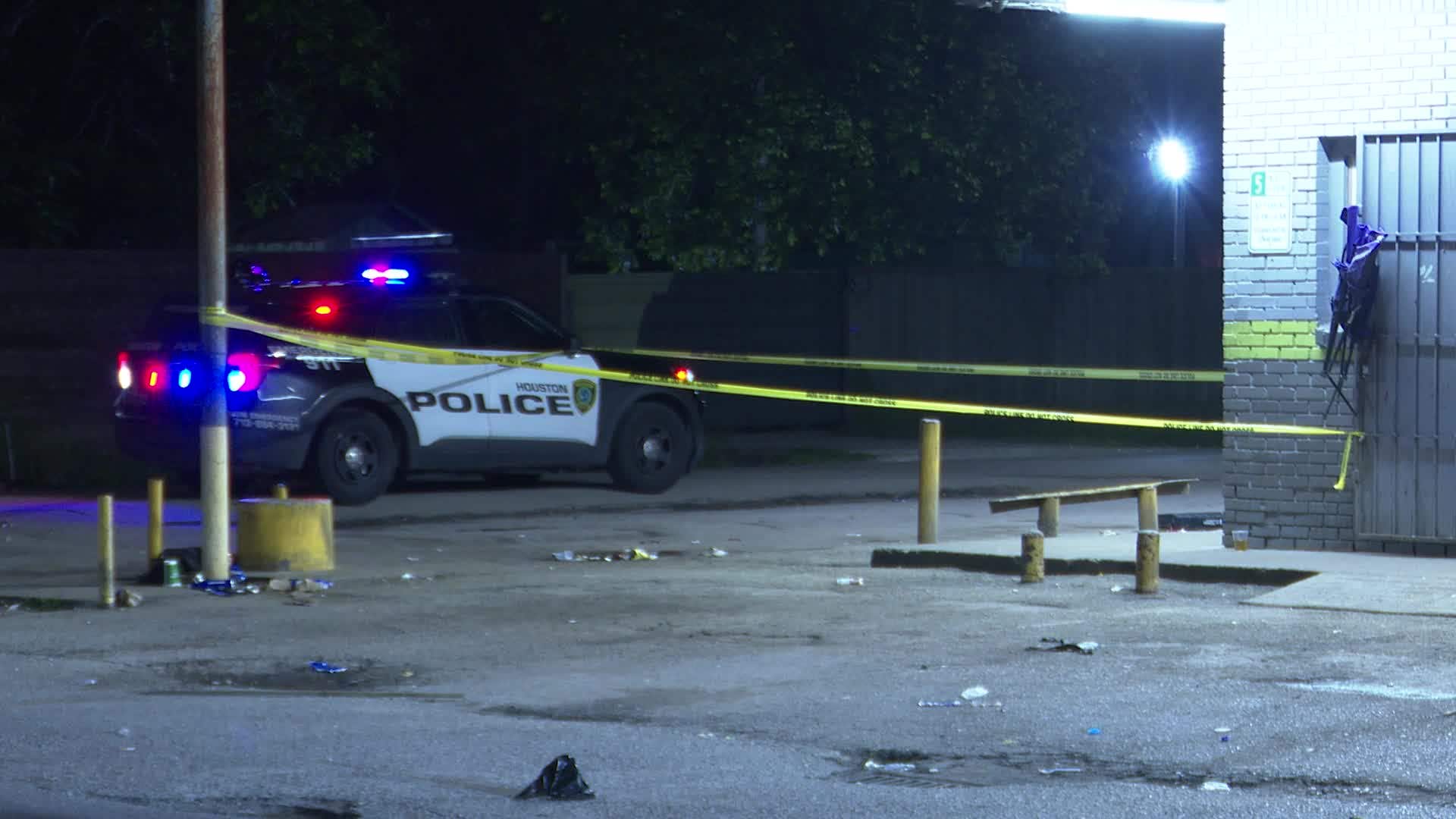 Man killed in Houston shooting outside convenience store on De Priest Street
